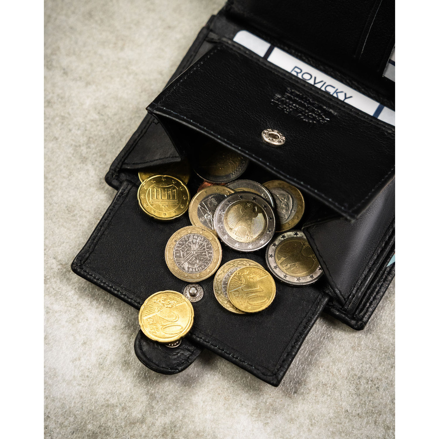 Czarny portfel męski ze skóry naturalnej mieszczący dowód rejestracyjny i wyposażony w system RFID - Rovicky