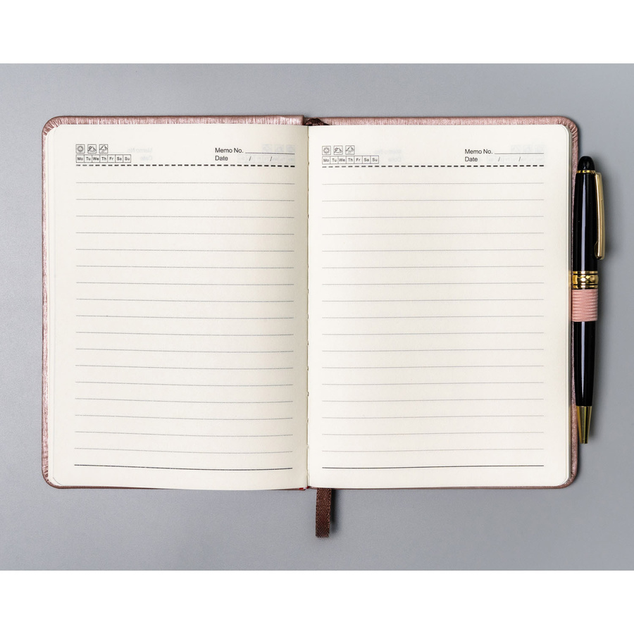 Różowy notes w formacie B6 zadrukowany w linie, wyposażony w gumkę zamykającą - Peterson