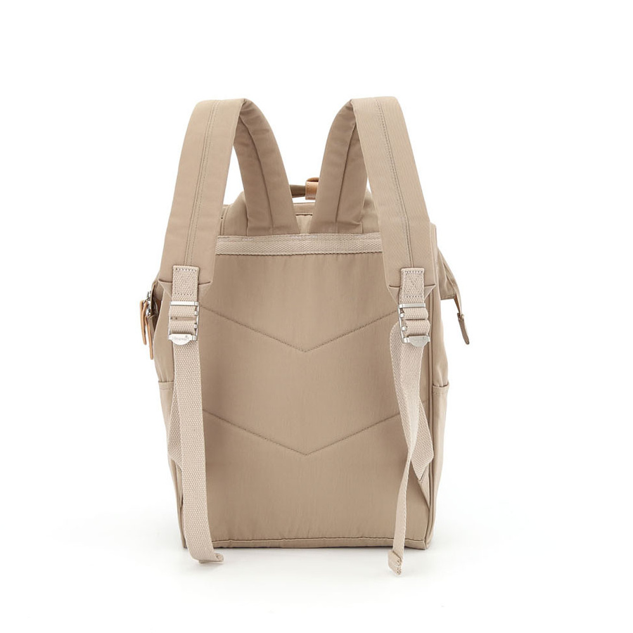 Duży, brązowy plecak wykonany z poliestru zawieszony na regulowanych szelkach - Himawari