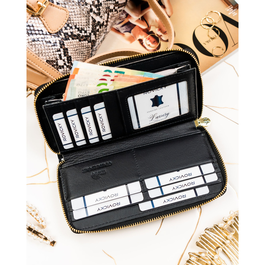 Czarny portfel-piórnik damski z lakierowanej skóry naturalnej wyposażony w system RFID  - Rovicky