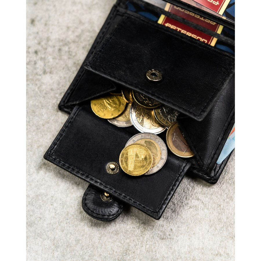 Czarny portfel męski ze skóry naturalnej wyposażony w system RFID, zamykany zatrzaskiem - Peterson