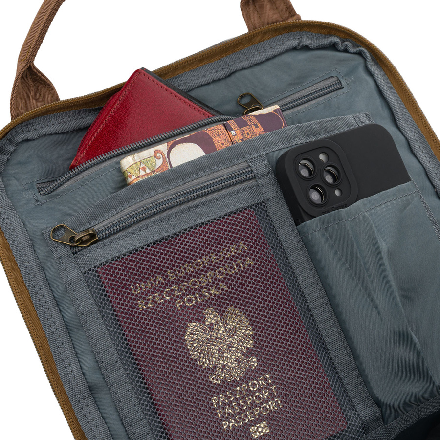 Plecak damski z poliestru i skóry ekologicznej w brązowym kolorze, jednokomorowy - Peterson