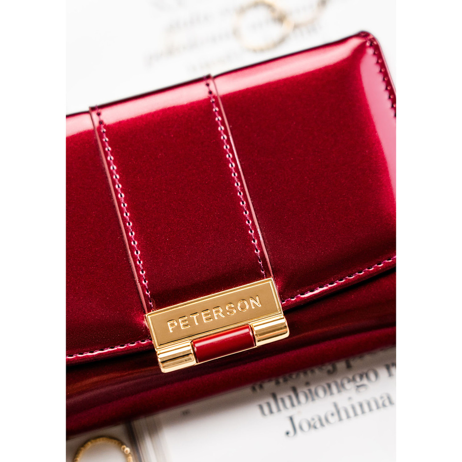 Portfel damski z lakierowanej skóry ekologicznej w śliwkowym kolorze, wyposażony w system RFID - Peterson