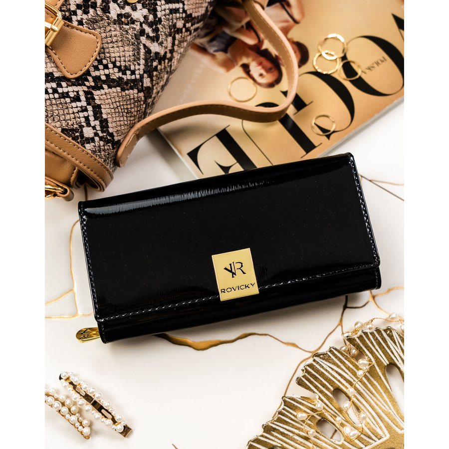 Skórzany, duży portfel damski w czarnym kolorze zamykany na zatrzask - Rovicky