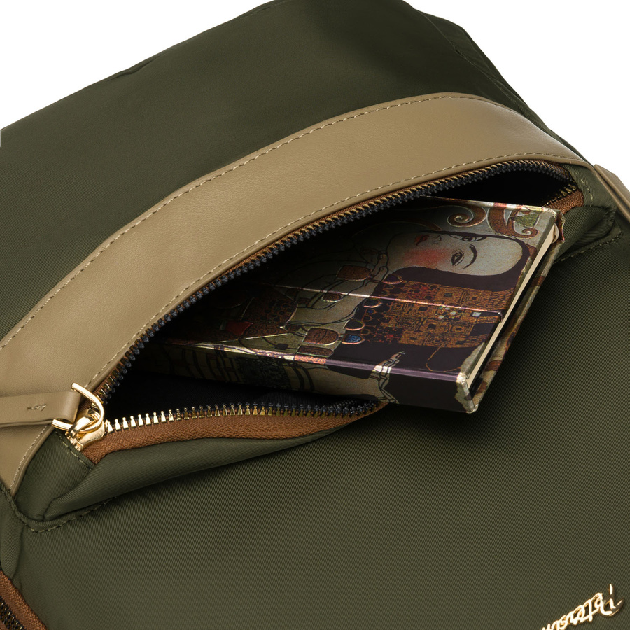 Zielony, miejski plecak damski z poliestru zamykany suwakami - Peterson