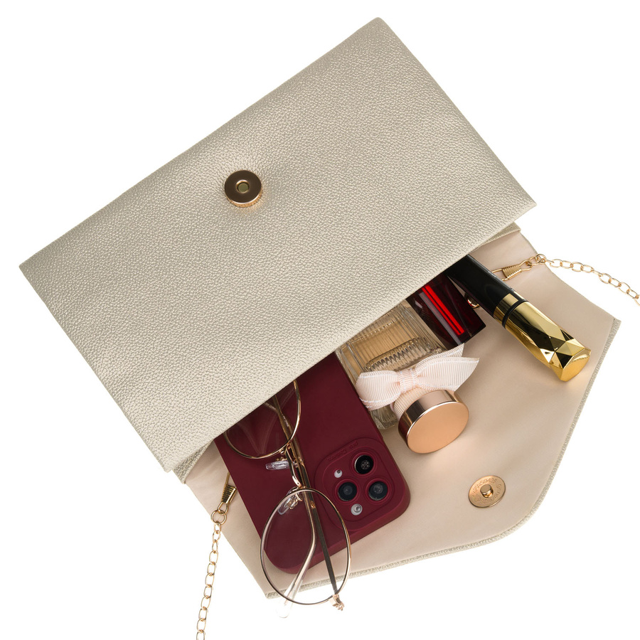 Złota kopertówka damska wykonana ze skóry ekologicznej zamykana klipsem magnetycznym - Rovicky