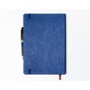 Granatowy notes w formacie B5 zadrukowany w kropki i wyposażony w gumkę zamykającą - Peterson