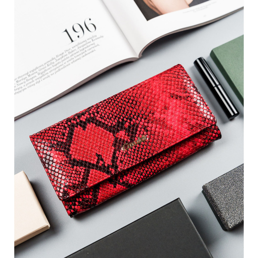 Czerwony portfel damski wykonany ze skóry naturalnej i ekologicznej ze zdobieniem na wzór skóry węża - 4U Cavaldi