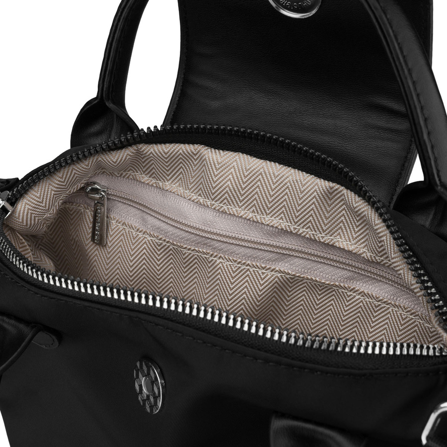 Czarna listonoszka damska z poliestru zawieszona na szerokim pasku i poręcznych uchwytach - Peterson