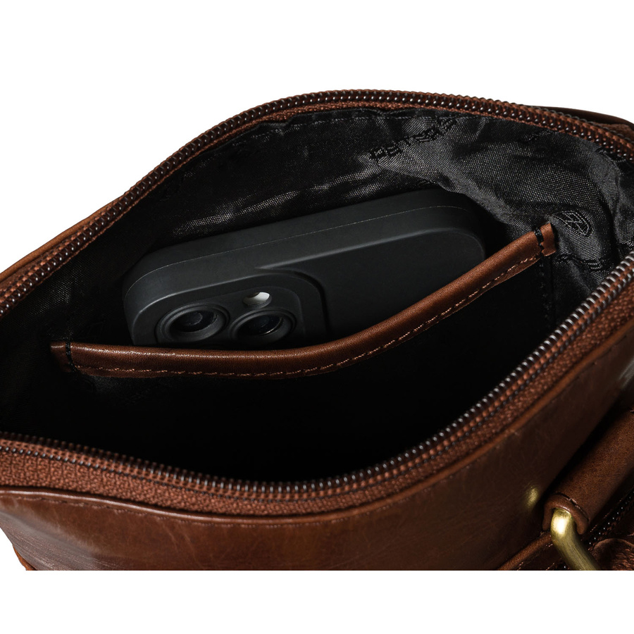 Listonoszka męska ze skóry naturalnej w brązowym kolorze, jednokomorowa i zamykana suwakiem - Peterson