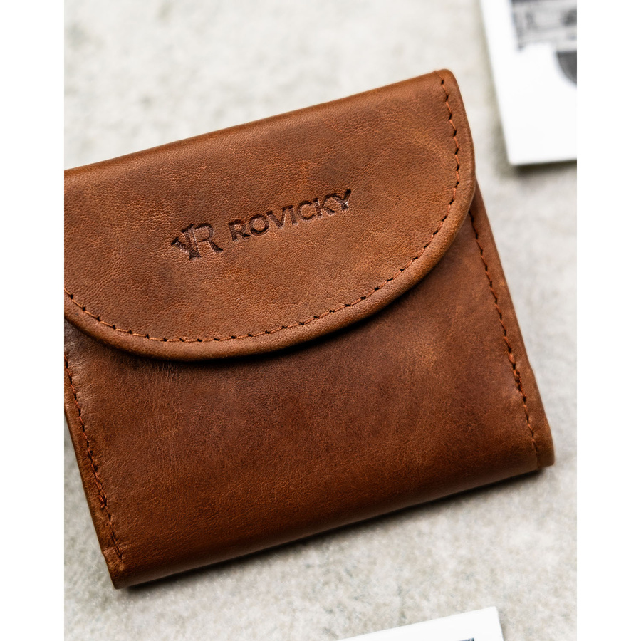 Mały i cienki, skórzany portfel męski w brązowym kolorze zamykany zatrzaskiem - Rovicky