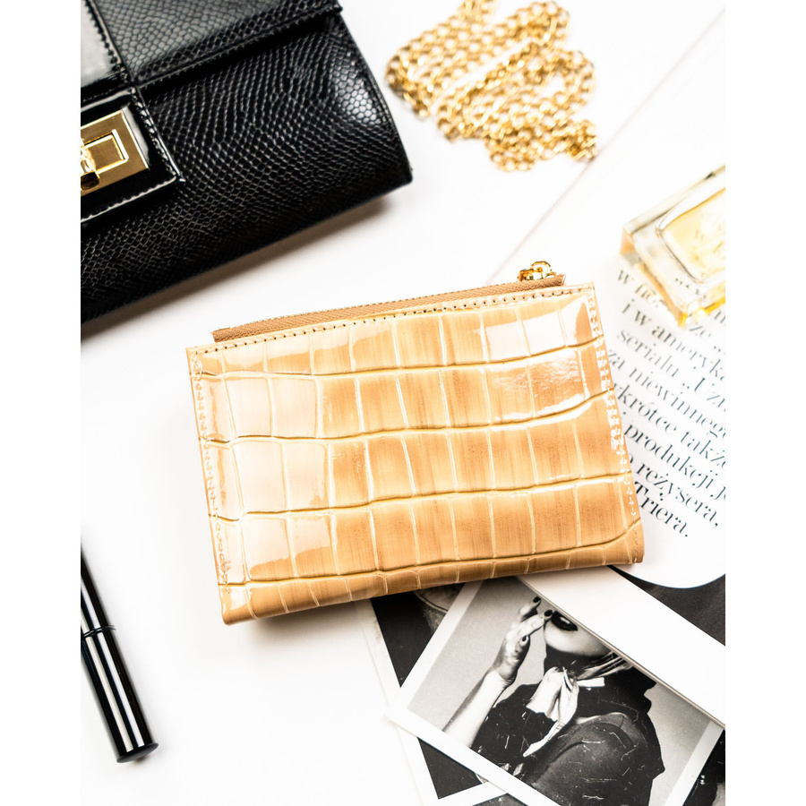 Beżowy portfel damski ze skóry ekologicznej z tłoczeniem na wzór skóry krokodyla - Peterson