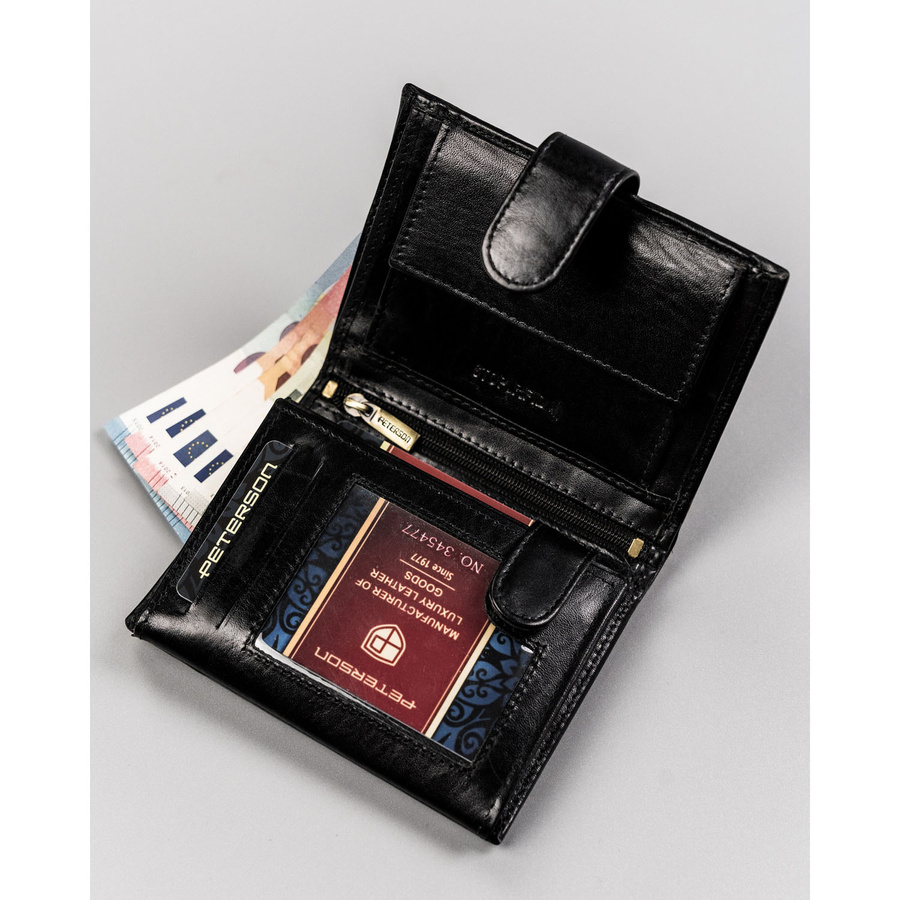 Duży portfel męski wykonany ze skóry naturalnej w czarnym kolorze, wyposażony w system RFID - Peterson