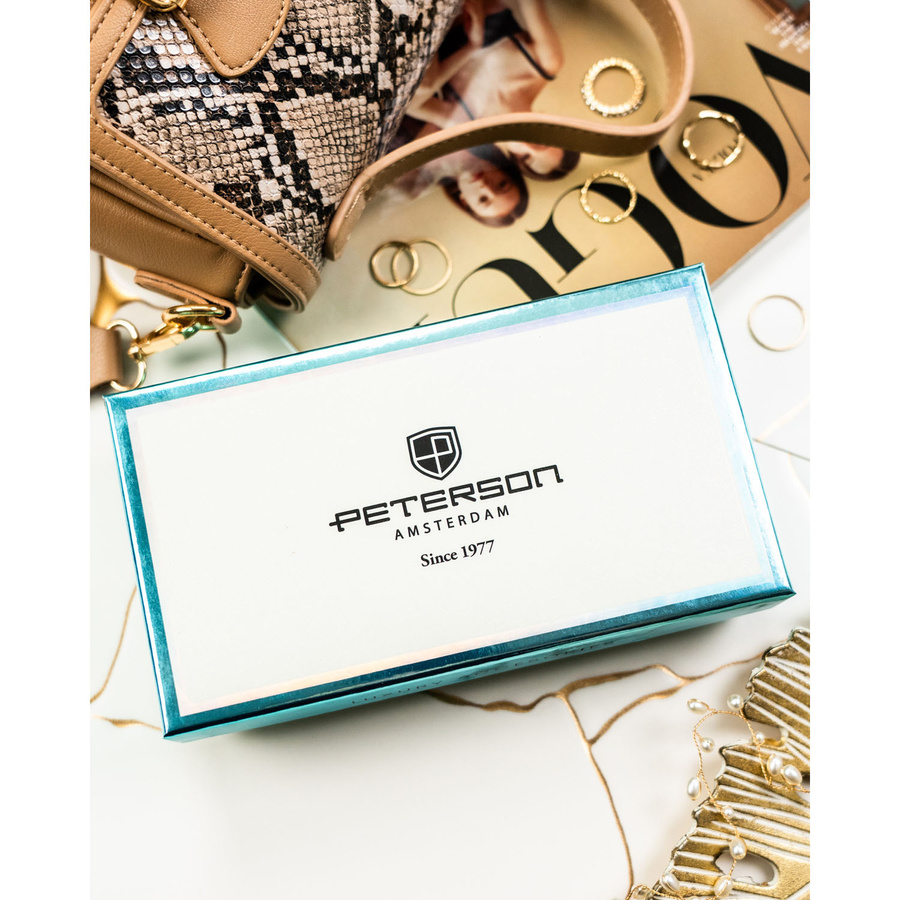 Lakierowany, czerwony portfel damski ze skóry naturalnej i ekologicznej w zwierzęcy wzór - Peterson