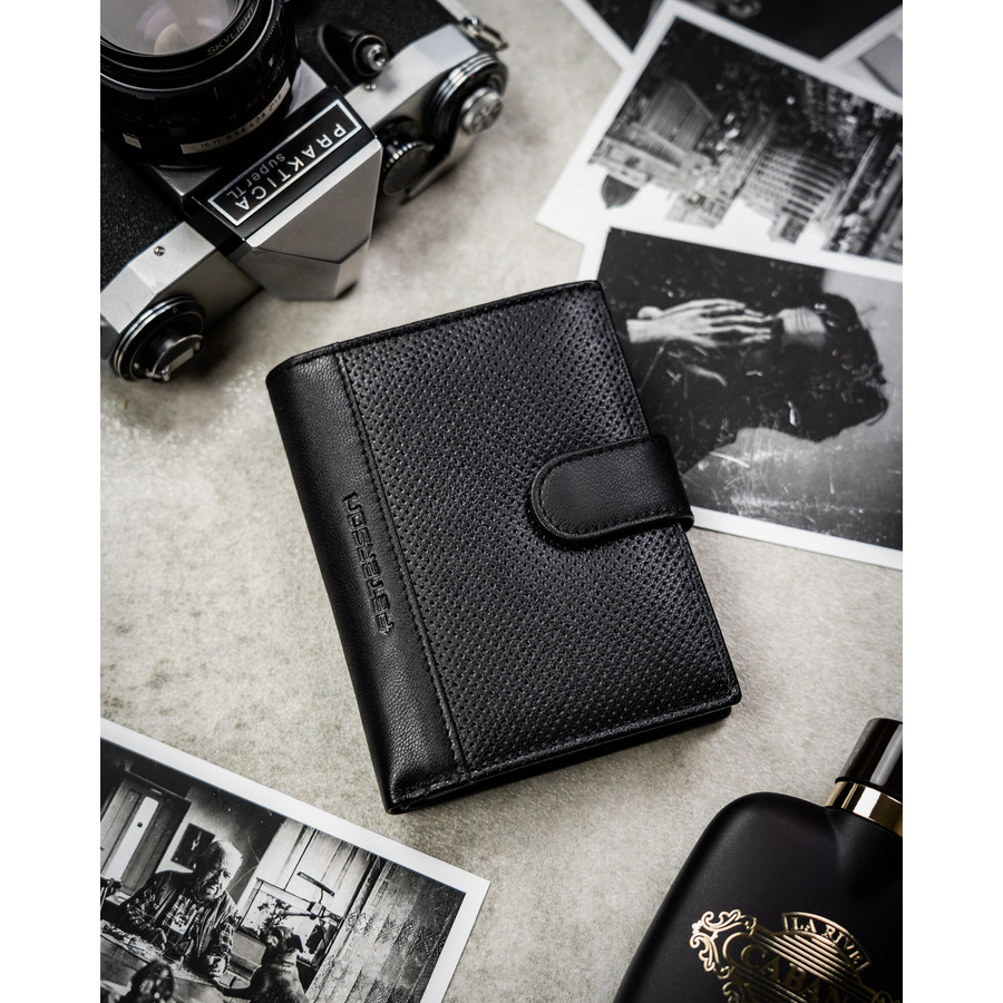 Zestaw prezentowy: skórzany, pionowy portfel męski w czarnym kolorze i czarny pasek ze skóry ekologicznej - Peterson