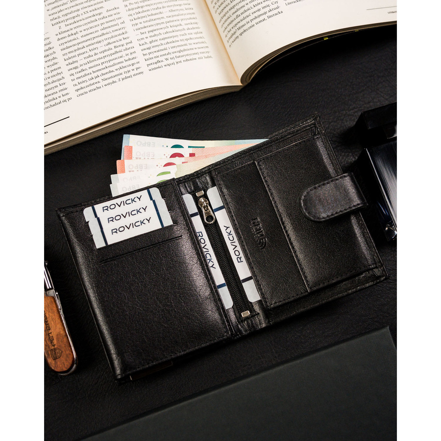 Portfel męski ze skóry naturalnej w czarnym kolorze zapinany na zatrzask - Ronaldo