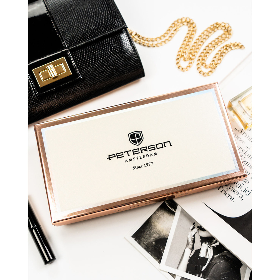 Poziomy portfel damski ze skóry ekologicznej w beżowym kolorze z tłoczeniem na wzór skóry krokodyla - Peterson