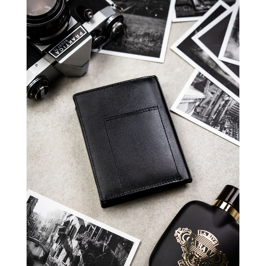 Portfel męski ze skóry naturalnej w czarnym kolorze z systemem RFID i w zestawie z brelokiem - Peterson