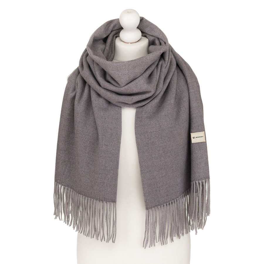 Szal damski z poliestru i wiskozy w szarym kolorze ozdobiony frędzlami - Rovicky