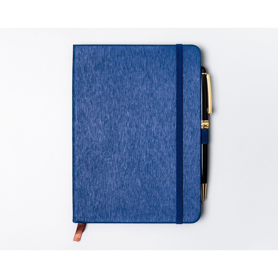 Notes w twardej oprawie w formacie B6 w granatowym kolorze,zadrukowany w kropki - Peterson