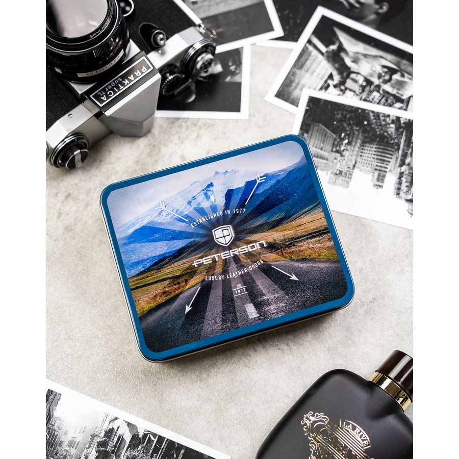 Portfel męski ze skóry naturalnej w brązowym kolorze, model zamykany zatrzaskiem - Peterson