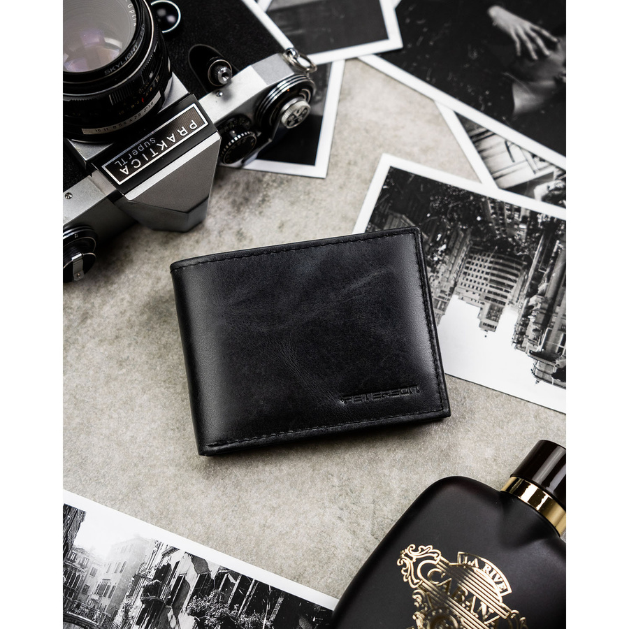 Czarny portfel męski ze skóry naturalnej bez zapięcia zewnętrznego - Peterson