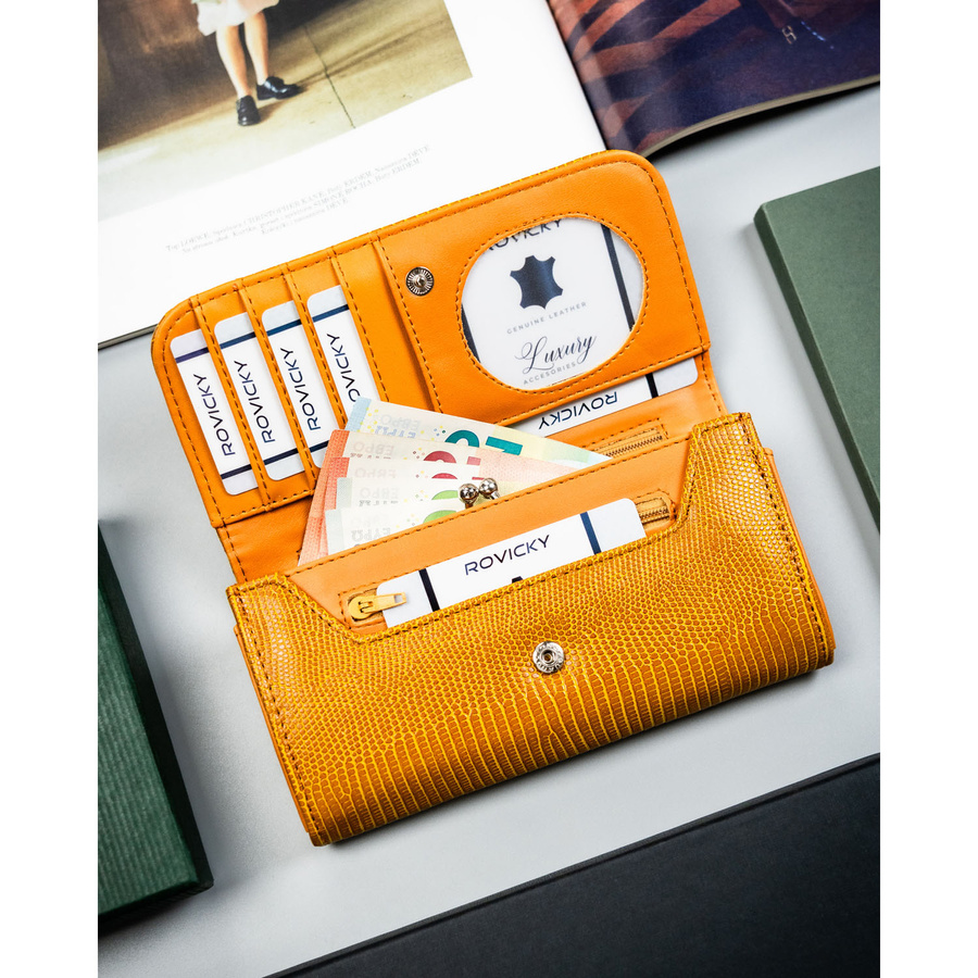 Brązowy, poziomy portfel damski ze skóry ekologicznej zamykany zatrzaskiem - 4U Cavaldi