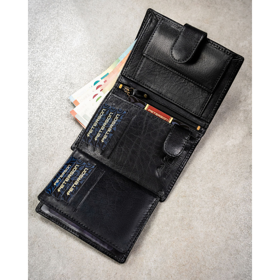 Klasyczny, skórzany portfel męski w czarnym kolorze zamykany zatrzaskiem - Peterson