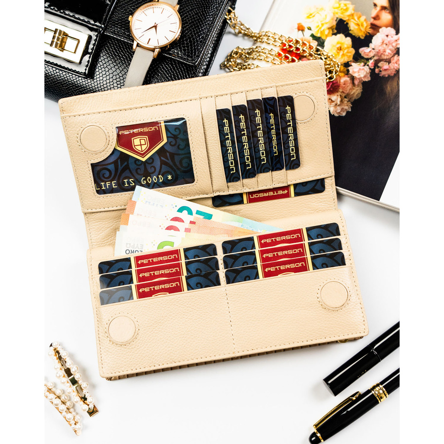 Beżowy portfel damski zamykany na magnes i suwak, zdobiony plecionką - Peterson