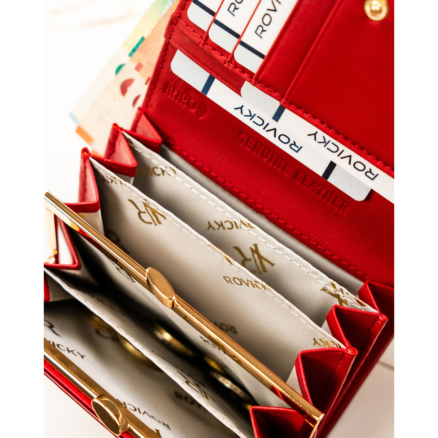 Portfel damski z lakierowanej skóry naturalnej w czerwonym kolorze zamykany na zatrzask i bigiel - Rovicky