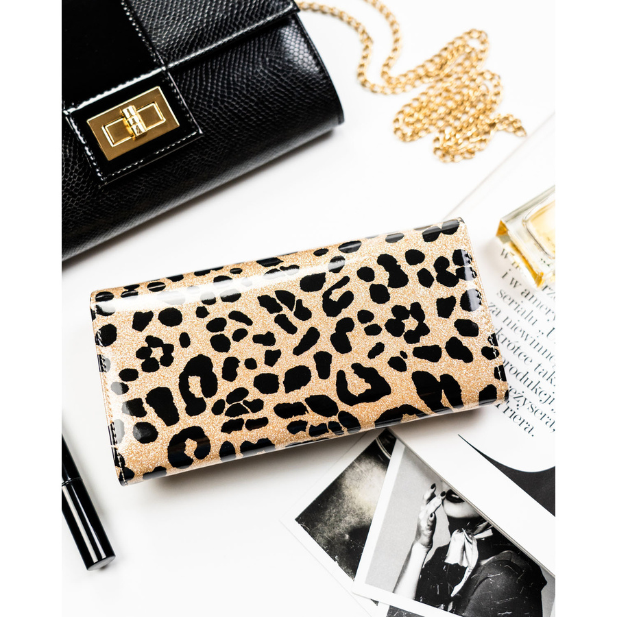 Złoty, duży portfel damski ze skóry ekologicznej i naturalnej w cętki, zamykany zatrzaskiem - Peterson