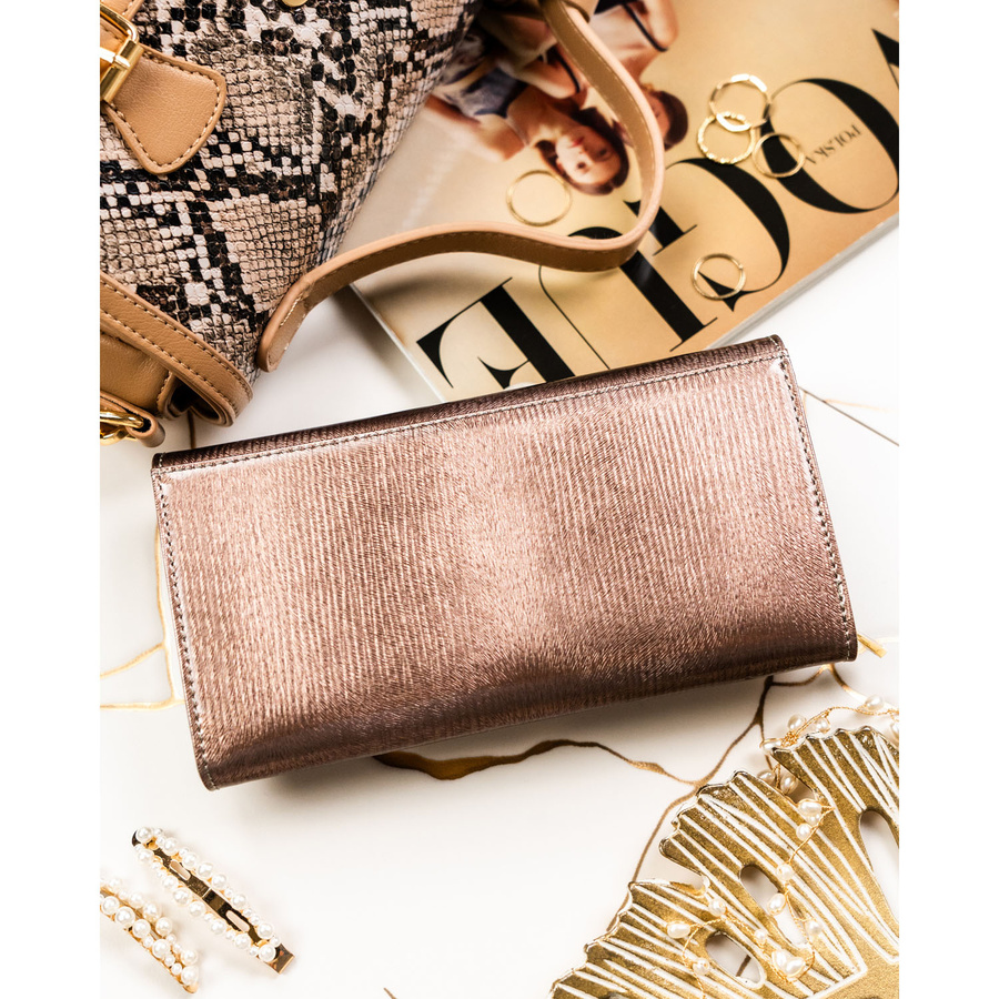 Portfel damski ze skóry naturalnej w brązowym kolorze, wyposażony w system RFID - Peterson