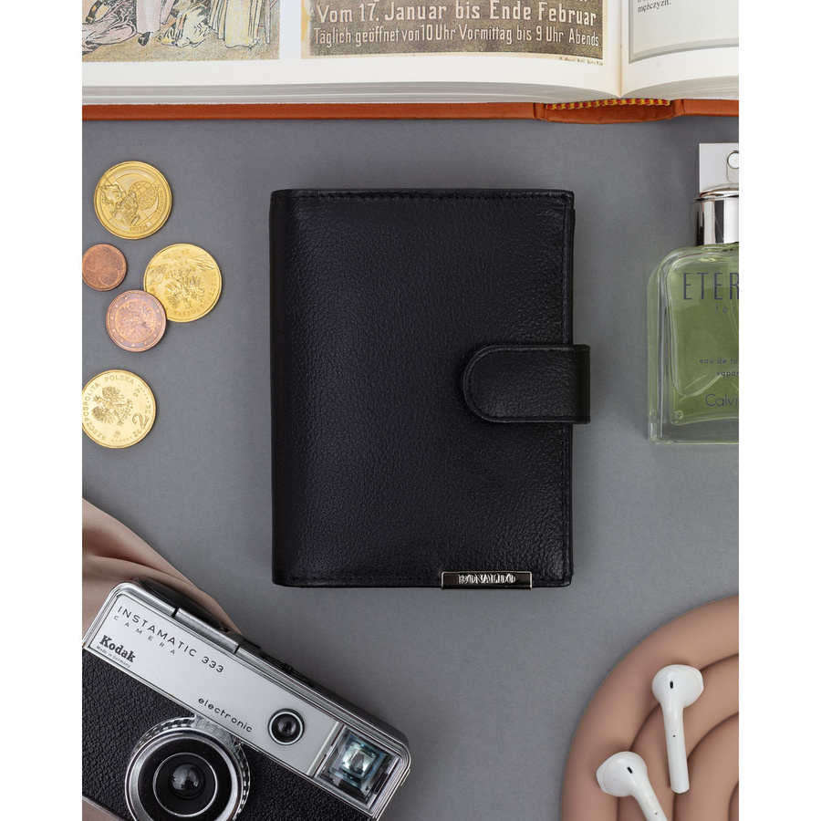 Duży, skórzany portfel męski w czarnym kolorze zamykany zatrzaskiem - 4U Cavaldi