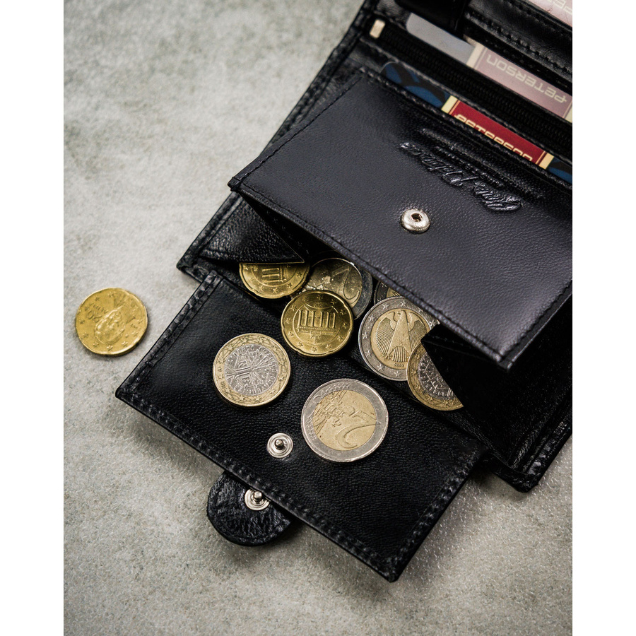 Zestaw prezentowy: skórzany, pionowy portfel męski w czarnym kolorze z systemem RFID i pasek ze skóry ekologicznej - Peterson