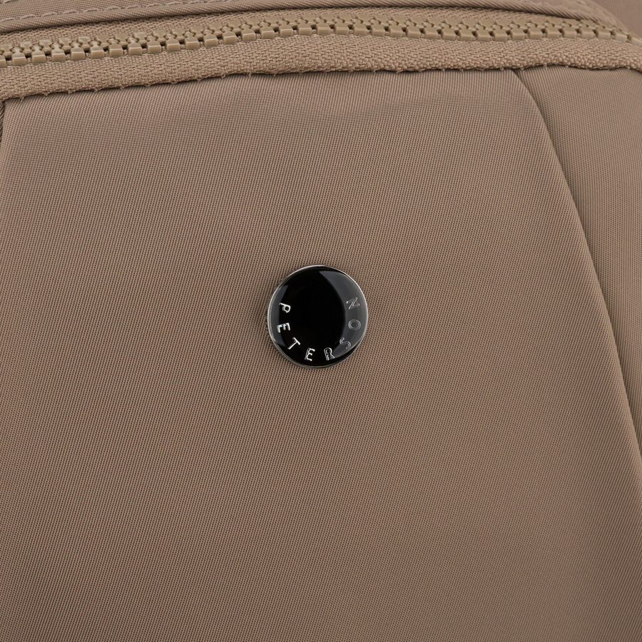 Beżowy plecak damski wykonany z poliestru, zawieszony na regulowanych szelkach - Peterson