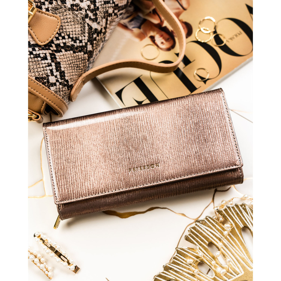 Portfel damski ze skóry naturalnej w brązowym kolorze, wyposażony w system RFID - Peterson