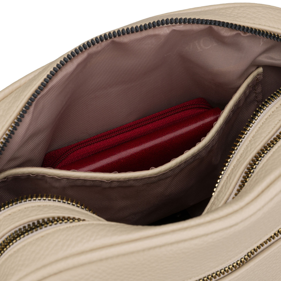Torebka-listonoszka crossbody z kieszeniami na suwak, wykonana ze skóry ekologicznej w beżowym kolorze - Rovicky
