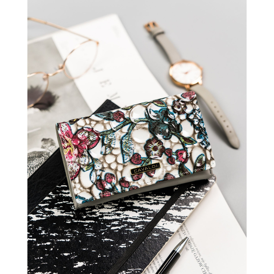 Pojemny portfel damski w kwiaty zamykany na zatrzask - 4U Cavaldi