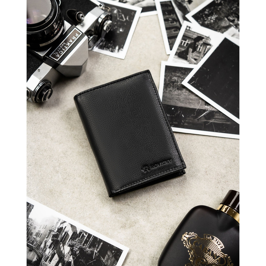 Duży, pionowy portfel męski ze skóry naturalnej w czarnym kolorze, mieszczący dowód rejestracyjny - Rovicky