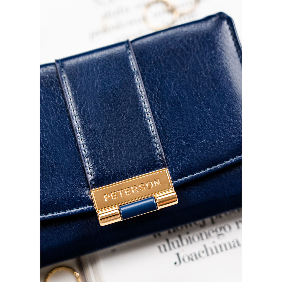 Granatowy, poziomy portfel damski wykonany ze skóry ekologicznej i zamykany na zatrzask - Peterson