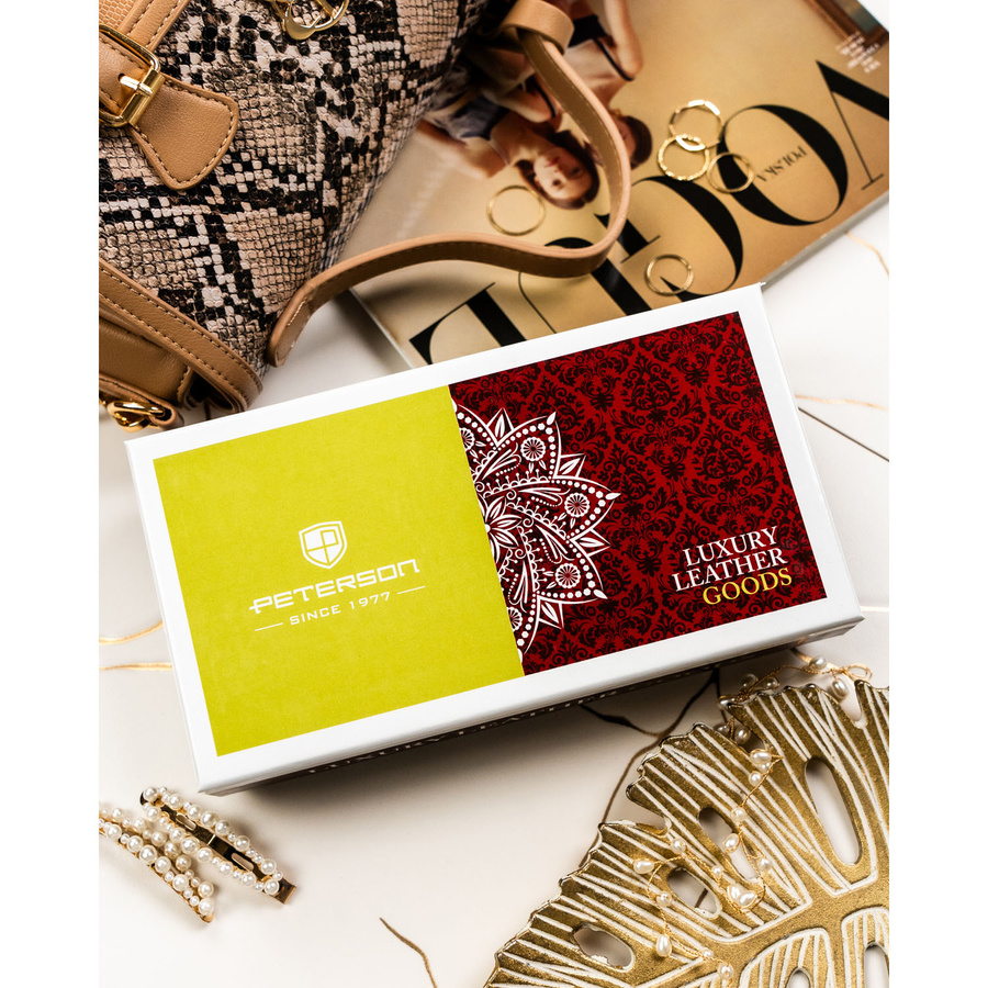 Klasyczny, duży portfel damski ze skóry naturalnej w czerwonym kolorze - Peterson