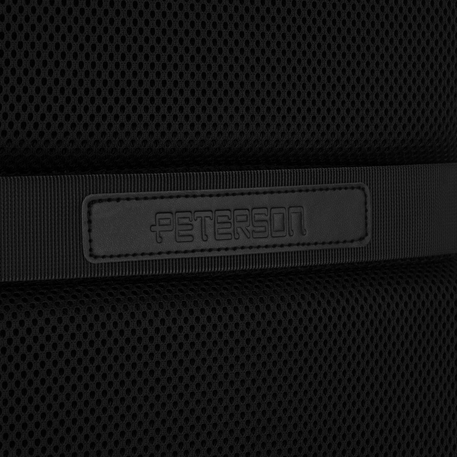Duży plecak podróżny w czarnym kolorze z miejscem na laptopa, zamykany suwakiem - Peterson