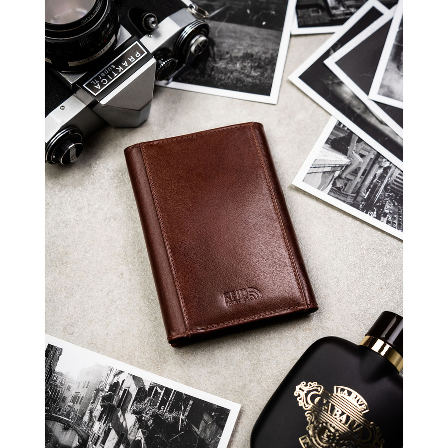 Skórzane, duże etui w brązowym kolorze przeznaczone na dokumenty i karty - Peterson