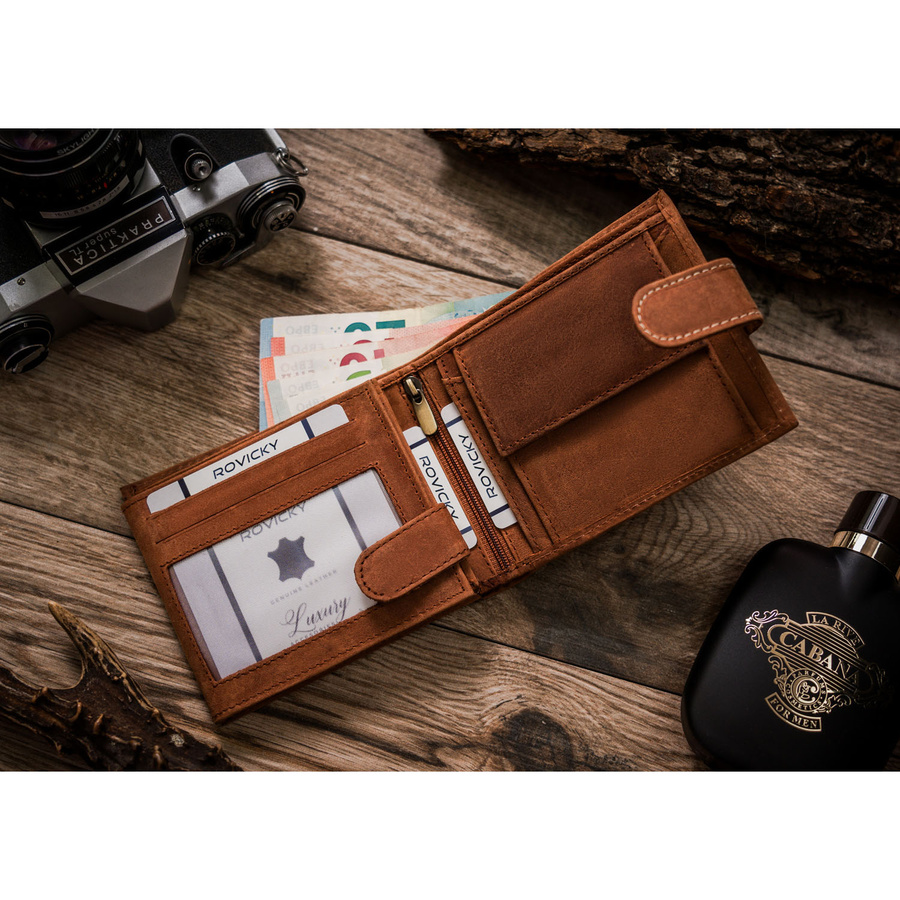 Klasyczny, skórzany portfel męski w brązowym kolorze