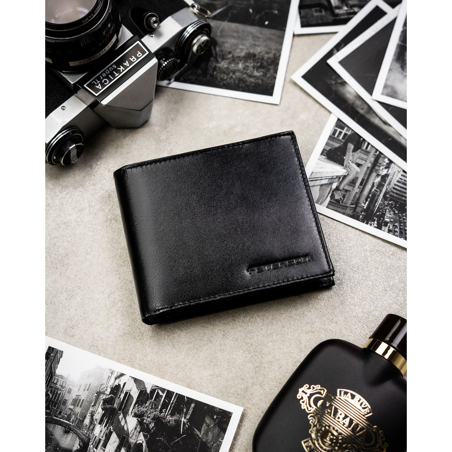 Portfel męski ze skóry naturalnej w czarnym kolorze wyposażony w system RFID, w zestawie z brelokiem - Peterson