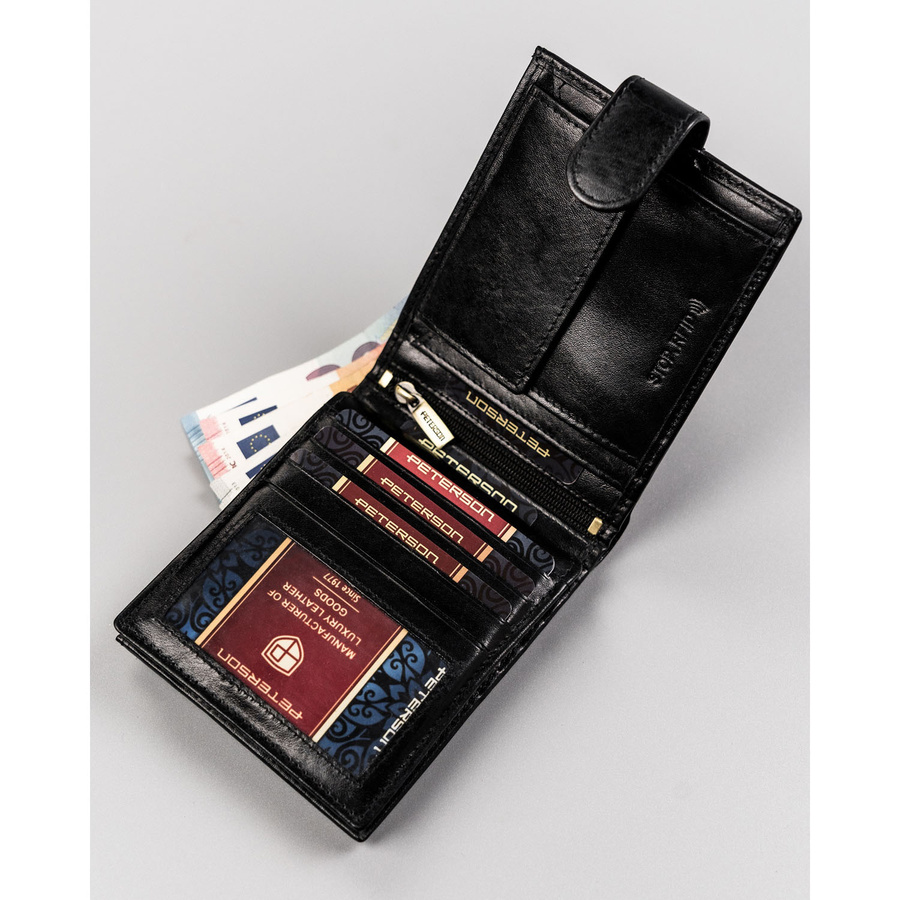 Czarny, duży portfel męski wykonany ze skóry naturalnej i zamykany na zatrzask - Peterson