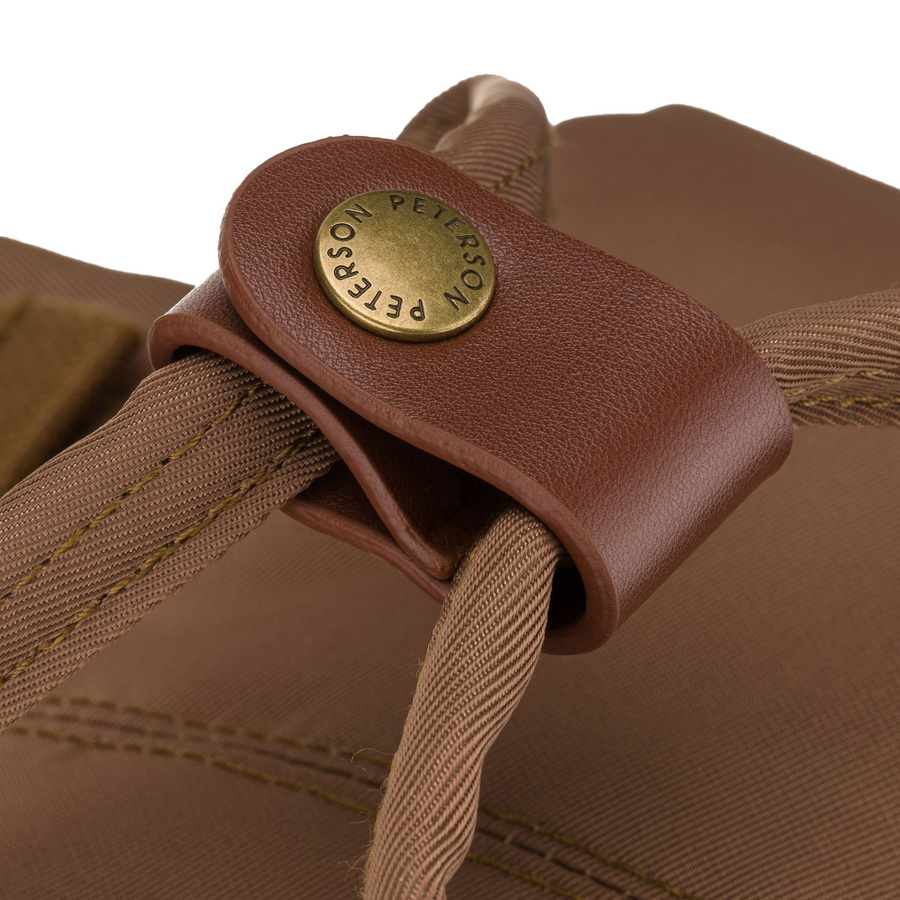 Plecak damski z poliestru i skóry ekologicznej w brązowym kolorze, jednokomorowy - Peterson