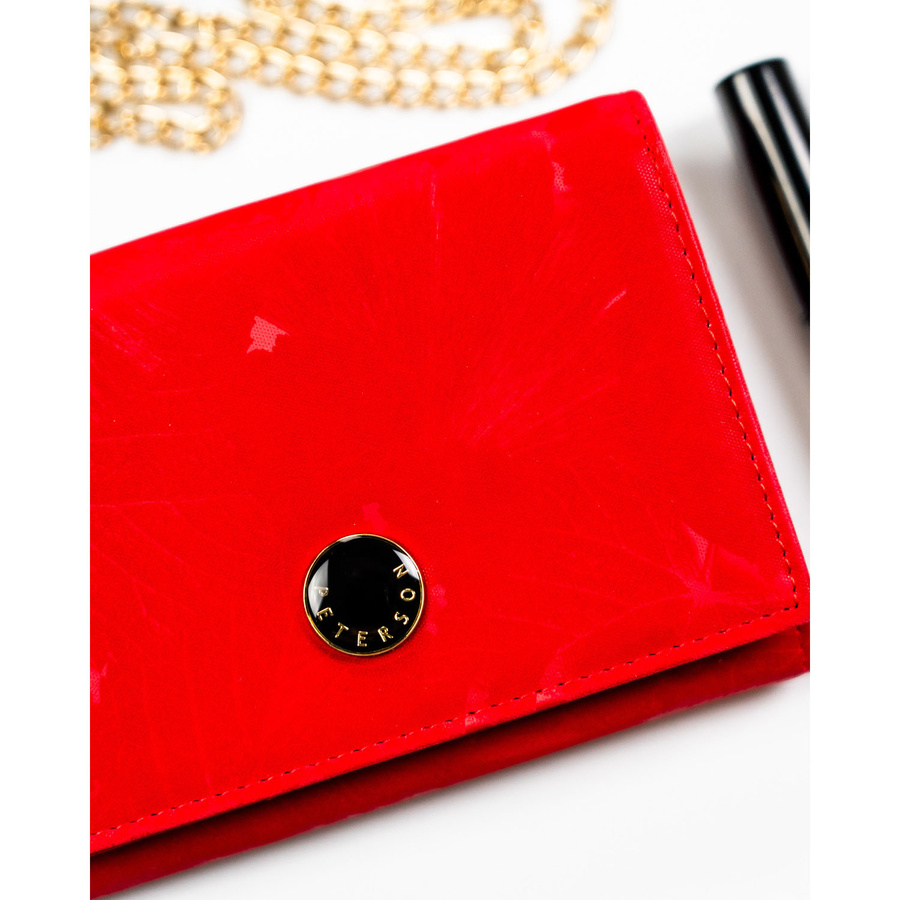 Poziomy, czerwony portfel damski ze skóry naturalnej i ekologicznej zamykany zatrzaskiem - Peterson