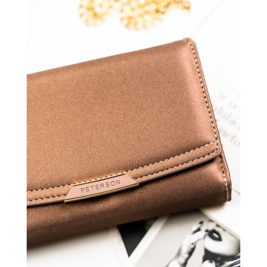 Beżowy portfel damski ze skóry ekologicznej zamykany na zatrzask i suwak - Peterson