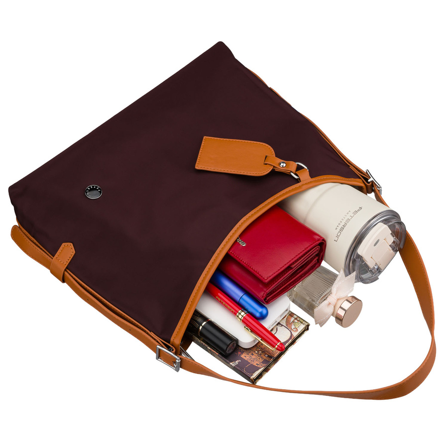 Bordowa listonoszka damska z poliestru i skóry ekologicznej zamykana suwakiem - Peterson